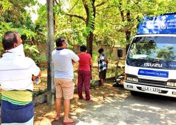 කොමර්ෂල් බැංකුවෙන්  ජංගම බැංකු රථ