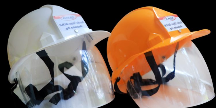 කොරෝනා සටනේ නියමුවන්ට HHCO හෙල්මට් සමාගමෙන් නොමිලේ ආරක්ෂක  හිස් ආවරණයක්