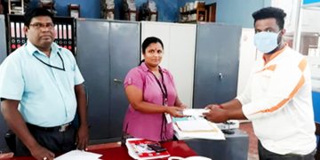 හච් රීචාර්ජ් කාඞ්පත්  තැපැල් දෙපාර්තමේන්තුව හරහා බෙදාහරී