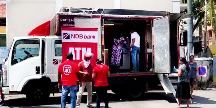 NDB බැංකුවෙන් ශ්රී ලංකා ගුවන් හමුදාවට පැසසුම්