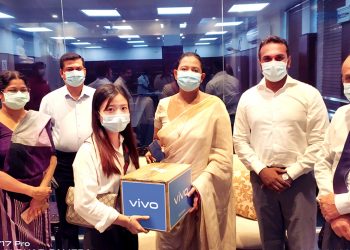 VIVO විසින් රුපියල් මිලියනයක වටිනා  කමකින් යුත් ශල්‍ය මුහුණු ආවරණ පරිත්‍යාග කරයි