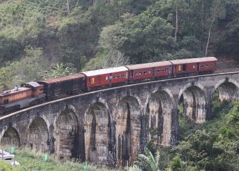 ආරුක්කු නවයෙන් එසැවුණු අප්පුහාමිගේ බොරු පාලම