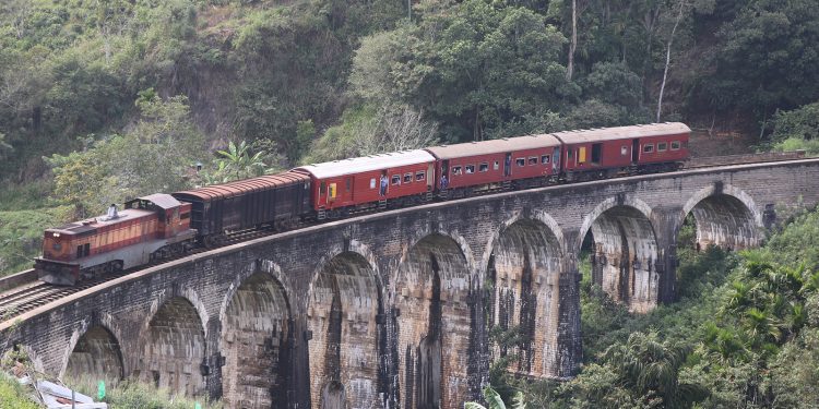 ආරුක්කු නවයෙන් එසැවුණු අප්පුහාමිගේ බොරු පාලම