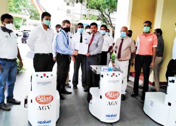 ඇට්ලස් ඇක්සිලියා රොබෝ යන්ත්‍ර පරිත්‍යාග කරයි