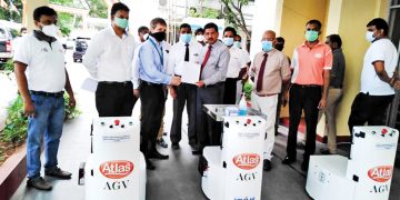 ඇට්ලස් ඇක්සිලියා රොබෝ යන්ත්‍ර පරිත්‍යාග කරයි