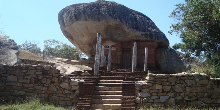 සාලිය – අශෝකමාලා සැඟව සිටි විස්මිත බැලුම්ගල