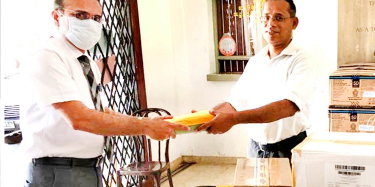 කොවිඞ්-19 සටනට  කොමර්ෂල් බැංකුව සහාය ලබාදෙයි