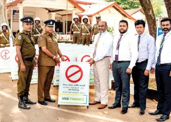 HNB FINANCE අනුග්‍රහයෙන්  මාර්ග සංඥා පුවරු