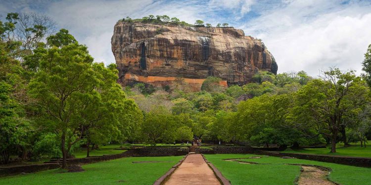 සීගිරියෙන් මතුවුණු අබිරහස් උමඟ