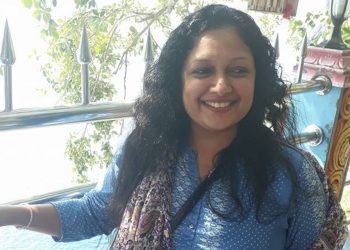 හිත් හොරාගත් හැඩකාරී අපර්ණා