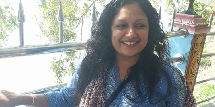 හිත් හොරාගත් හැඩකාරී අපර්ණා