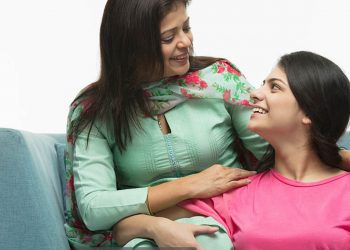 දැරිය ළමිස්සි කරන මල්වරය