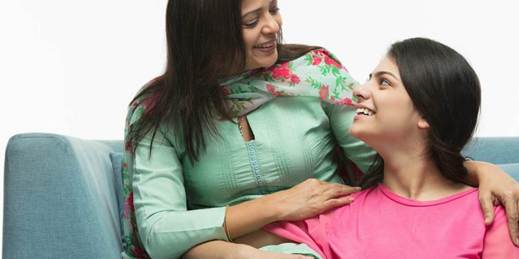 දැරිය ළමිස්සි කරන මල්වරය