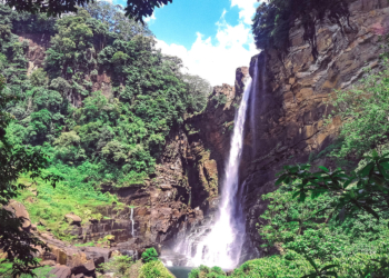 නිශ්ශංකමල්ල නාපු ඇල්ල