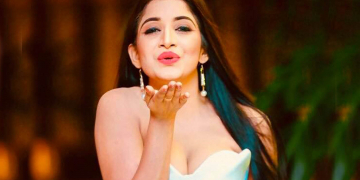 ඩිස්නි පාර මැද්දෙ කන රත්වෙන්න කාපු කම්මුල් පාර