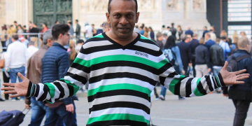 සංගීතයේ අමරදේවගේ සලකුණ වගේම ක්ලැන්ස්ගේ නමත් ලියැවෙන්න ඕනෙ