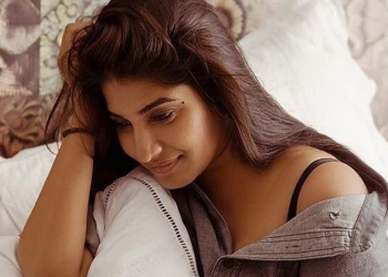 සිගරට් බොන්නෙ ගෑනියෙක්ද පිරිමියෙක්ද කියන එක මට අදාළ නෑ