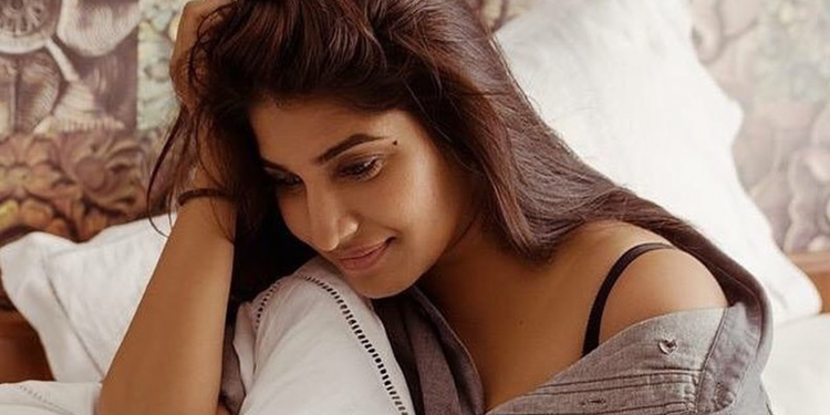 සිගරට් බොන්නෙ ගෑනියෙක්ද පිරිමියෙක්ද කියන එක මට අදාළ නෑ