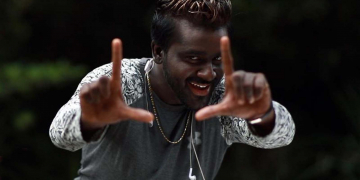 කට්ට කළු කෙහෙල් සුසාගේ පැටිකිරිය