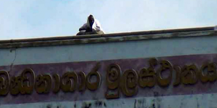 කුඩුත් එක්ක තවත් ජේලර් කෙනෙක් අල්ලයි