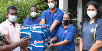 ඇන්කර් සාමාජිකයන්  බියගම පාසැල් පිරිසිදු කරයි