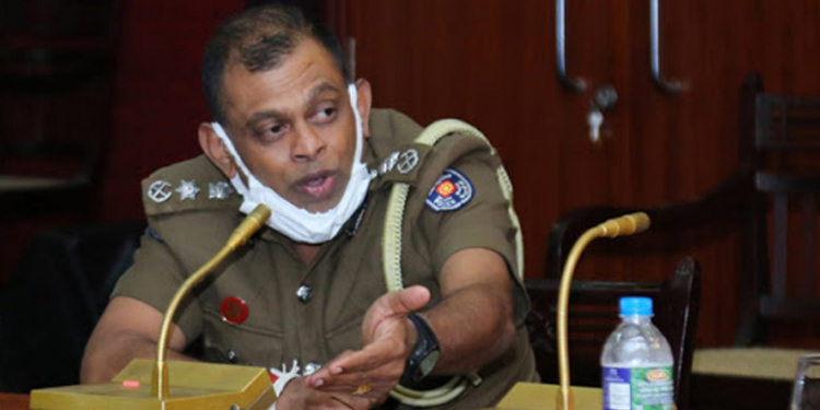 දේශබන්දුගේ කකුලෙන් අදින්නේ කව්ද?