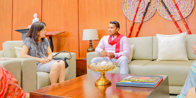 නාමල් අලුත් යුගයක් හදන්න යයි (VIDEO)