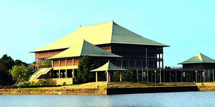 පගා පප්පෙක් පාර්ලිමේන්තුවටත් රිංගයි