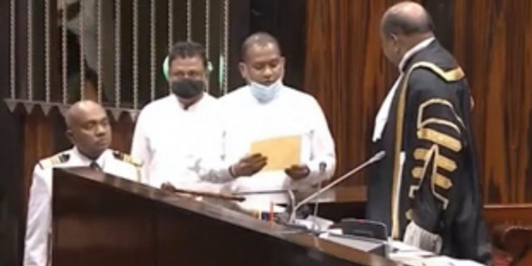 විපක්ෂයේ දැඩි විරෝධය මැද ප්‍රේමලාල් දිව්රපු හැටි මෙන්න (VIDEO)