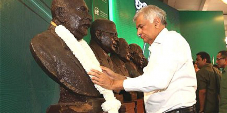 රනිල් සිරිකොතේ පැත්තක් වහයි