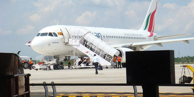ආණ්ඩුවෙන් නිලධාරීන්ට තහනමක්