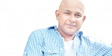රඟපෑම පැත්තකට තියලා සංගීතයට බැස්ස අඹයාළුවෝ අශේන්
