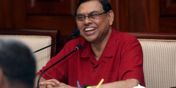 බැසිල් යළි වත්තෙන් පටන් ගනී