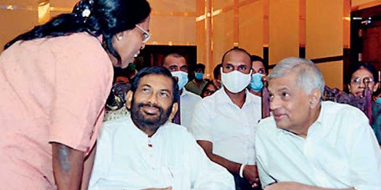 ගමගේ පවුලටත් රනිල් එපාවෙයි