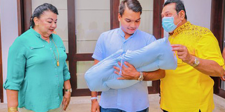 අලුත් පුතත් එක්ක නාමල් අලුත් ගෙදරකට (PHOTOS)