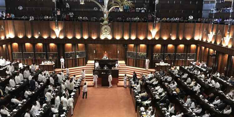 පාර්ලිමේන්තුවට ‘අගවිනිසුරු’ ප්රශ්නයක්