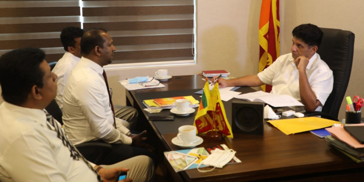 විගණන නිලධාරීන් සජිත් හමුවී විස්සේ අහිතකර පැත්ත පෙන්වයි