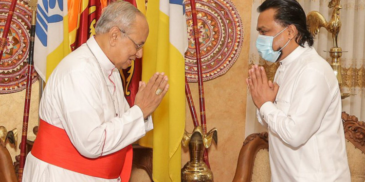 අලුත් ව්යවස්ථාව ගැන විමල් – කාදිනල් හිමි සාකච්ජාවක්