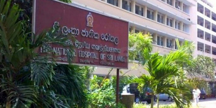 ජාතික රෝහලේ සේවකයන් 3කට කොරෝනා: වාට්ටු 2ක් වහයි