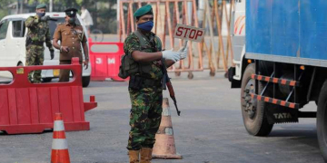 කොරෝනාවෙන් වැහුණු දිවුලපිටියේ සිට ‘මව්රට’ට ජීවන ලියපු අතිවිශේෂ හෙළිදරව්ව