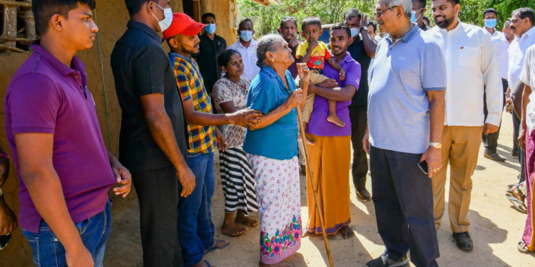 ගෝඨා හිඹිලියාකඩ ගමට ගිහින් ප්රශ්න විසඳපු හැටි (PHOTOS)