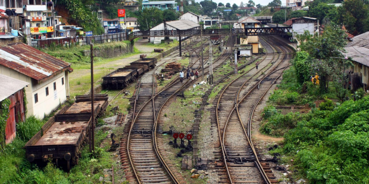 දුම්රියේ ඉඩම් අක්කර 14,000කට ආණ්ඩුව ඇහැ ගහයි