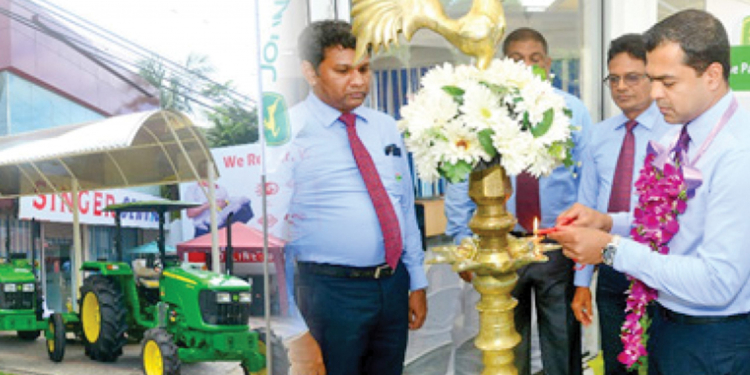 ජෝන් ඩියර් ප්රථම අංගසම්පූර්ණ ප්රදර්ශනාගාරය පොළොන්නරුවට