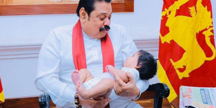 මුනුපුරාගේ පළමු උපන්දිනයට සීයා තැබූ පණිවුඩය