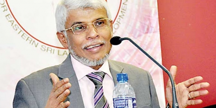 ආණ්ඩුවට පැන්න හකීම්ගේ මන්ත්රීට විපක්ෂයෙන් රුපියල් විස්සක් (VIDEO)