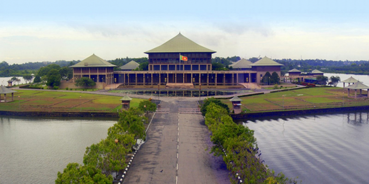 පාර්ලිමේන්තුව එක දවසයි: පැය 4යි
