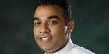 19ය දේශපාලන සුනාමියක් වූ හැටි ප්‍රමිත උදාහරණත් එක්කම පෙන්වයි (VIDEO)
