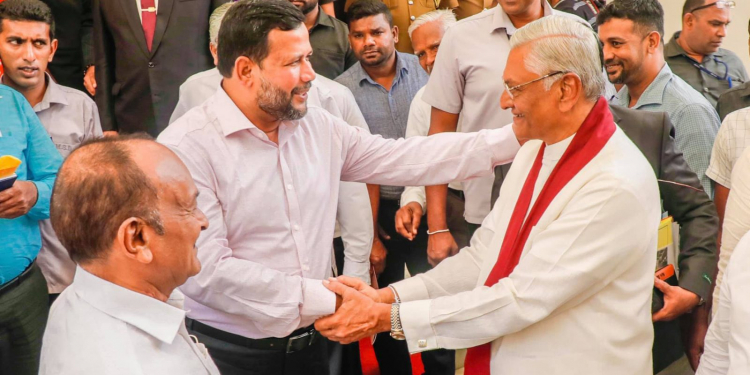 රිෂාඩ් වව්නියාවේදී ආණ්ඩුවට සෙට් වෙයි (PHOTOS)