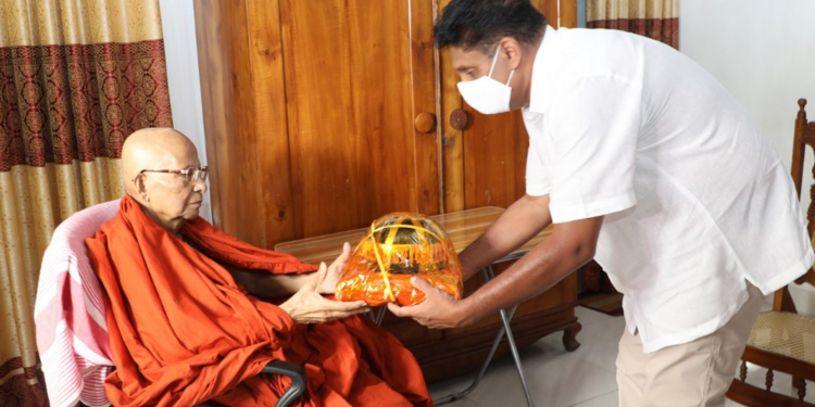 සජිත් අමරපුර මහනාහිමියන් බැහැදකී (VIDEO)