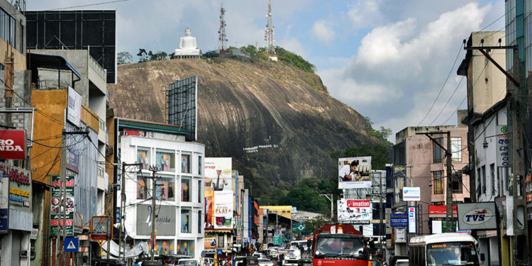 කුරුණෑගලත් කොරෝනා: කඩ ඔක්කොම වහන්න කියයි